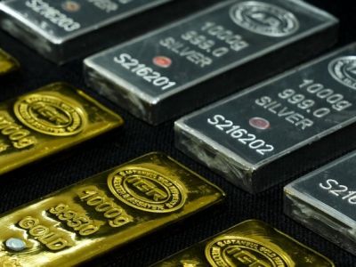 Серебро не сбавляет темп — цена превысила 91 доллар. Золото — у границы нового рекорда