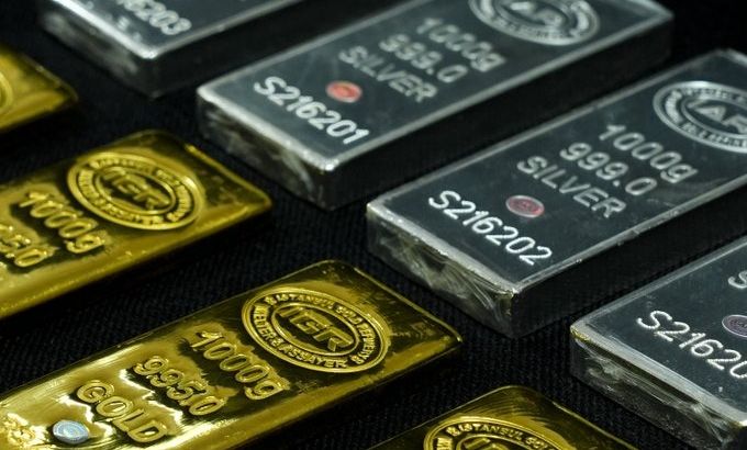 Серебро не сбавляет темп — цена превысила 91 доллар. Золото — у границы нового рекорда