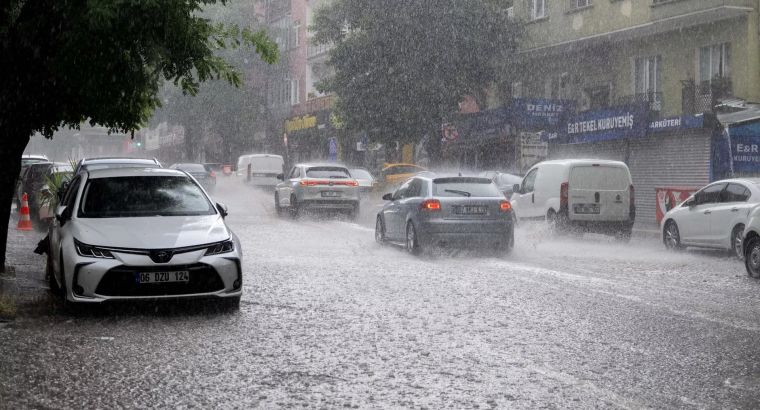 В Турции объявлено штормовое предупреждение в 53 провинциях, включая Стамбул