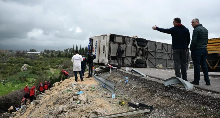 В Анталье пассажирский автобус съехал в кювет: 10 погибших, 20 раненых