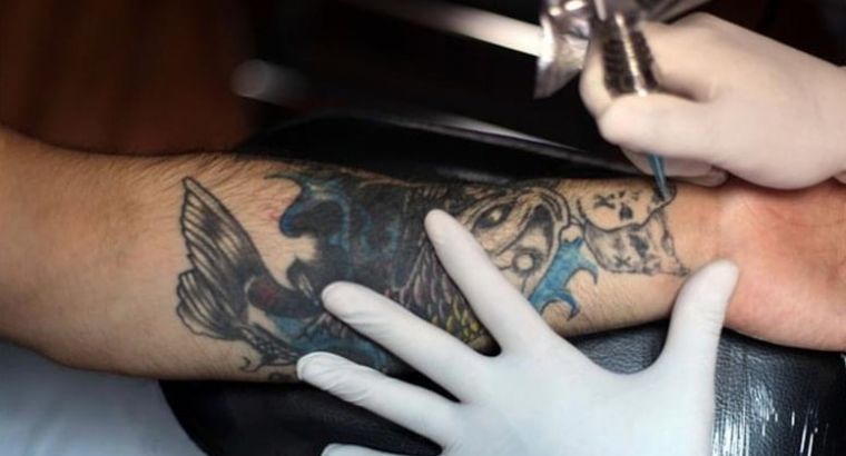 В Турции предложили ввести тюремное наказание за тату и пирсинг у несовершеннолетних