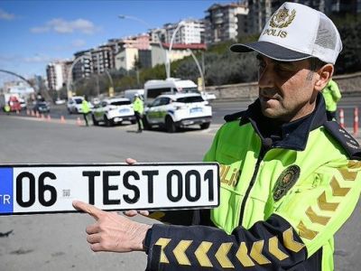 В Турции отменены штрафы, которые начали выписывать с 27 февраля за так называемые APP-номера — номерные знаки с нестандартным шрифтом или оформлением. Решение принято по распоряжению министра внутренних дел Мустафы Чифтчи