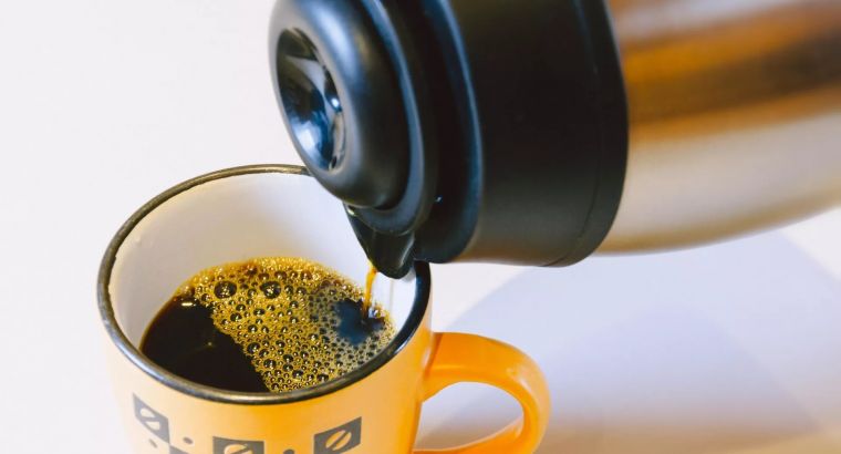 «Отзови заявление об уходе — получи термос!»: призыв профсоюза вызвал бурю в соцсетях