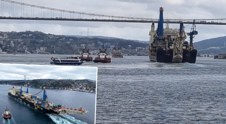 В Стамбуле временно остановили движение судов по Босфору