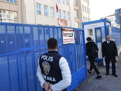 В школах Турции вводят новые меры безопасности: