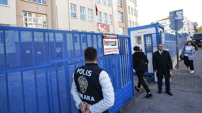 В школах Турции вводят новые меры безопасности: