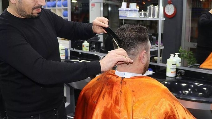 Стрижка за 400 лир обернулась счётом в 7 100: в Стамбуле опечатали барбершоп