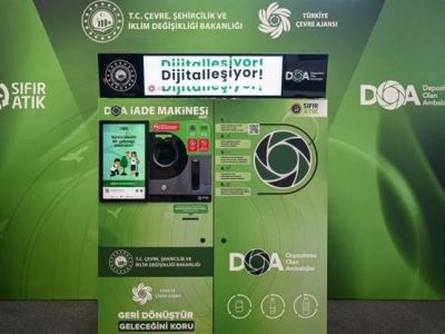 В Турции заработала мобильная система возврата тары Mobil DOA. Теперь пластиковые бутылки, стеклянные бутылки и алюминиевые банки с маркировкой DOA можно сдавать не только через специальные автоматы, но и в небольших магазинах, киосках и маркетах, подключенных к системе