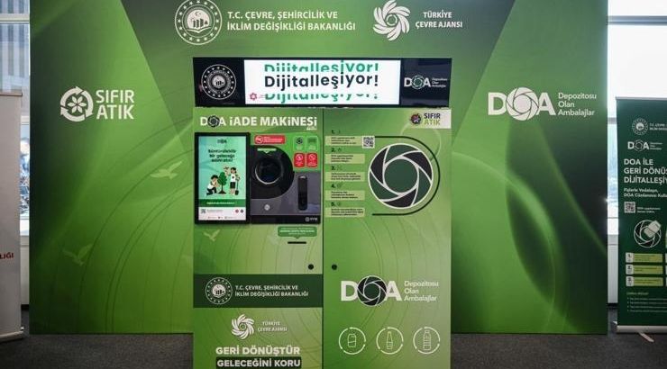 В Турции заработала мобильная система возврата тары Mobil DOA. Теперь пластиковые бутылки, стеклянные бутылки и алюминиевые банки с маркировкой DOA можно сдавать не только через специальные автоматы, но и в небольших магазинах, киосках и маркетах, подключенных к системе