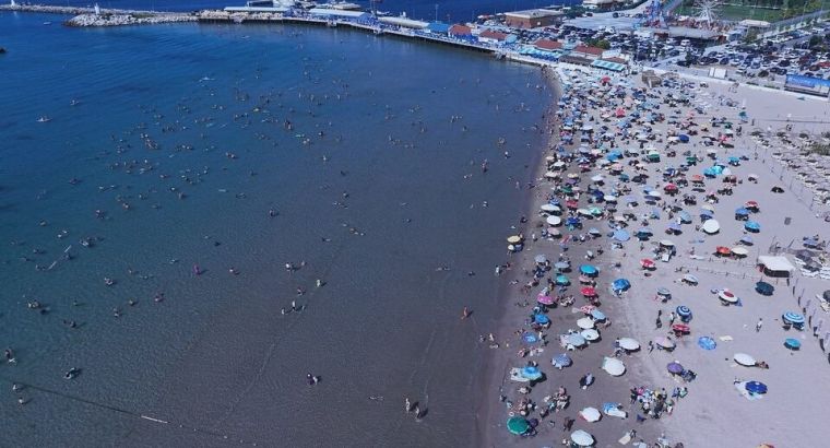В Стамбуле временно закрывают три пляжа